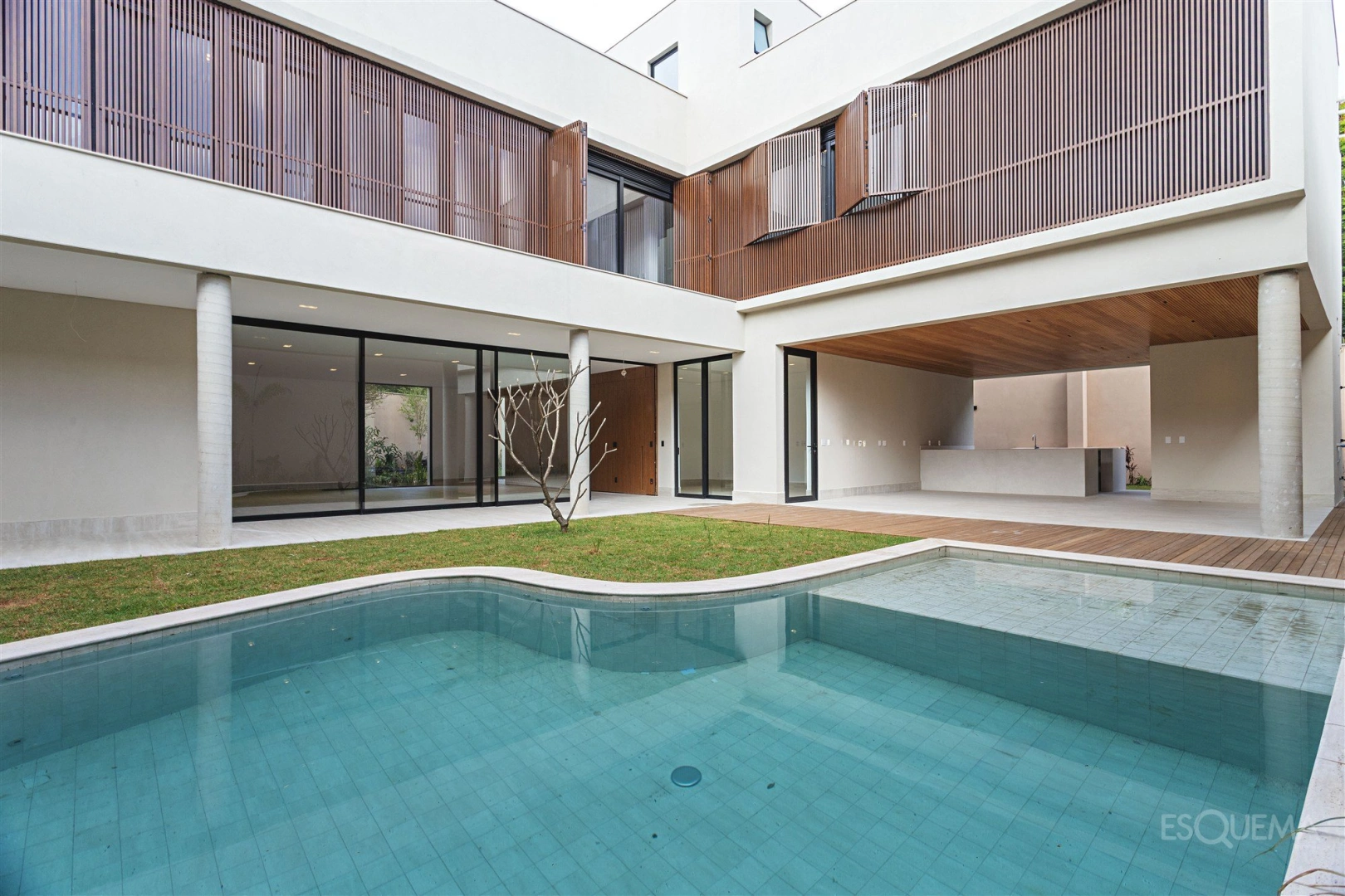 Casa contemporânea em rua fechada - Imagem 1