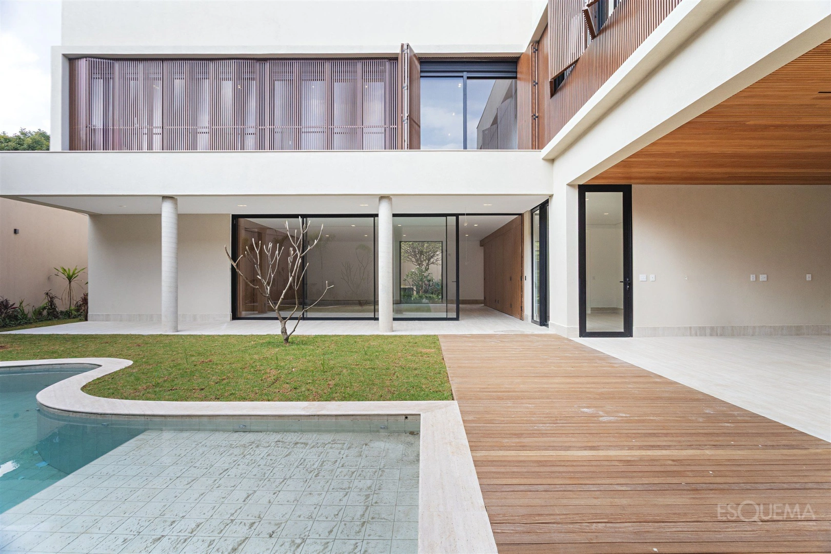 Casa contemporânea em rua fechada - Imagem 2