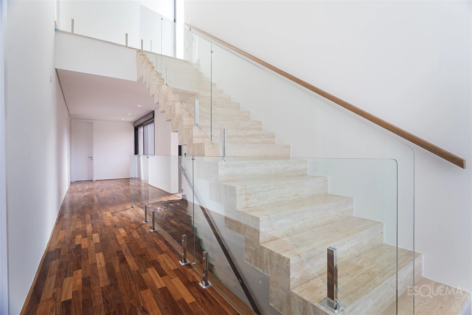 Casa contemporânea em rua fechada - Imagem 9