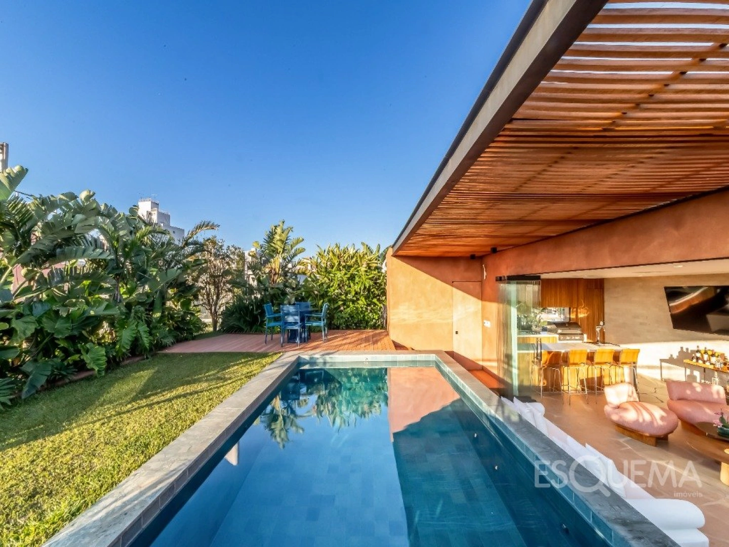 Cobertura com piscina no terraço, vista aberta e projeto autoral na Vila Madalena - Imagem 2