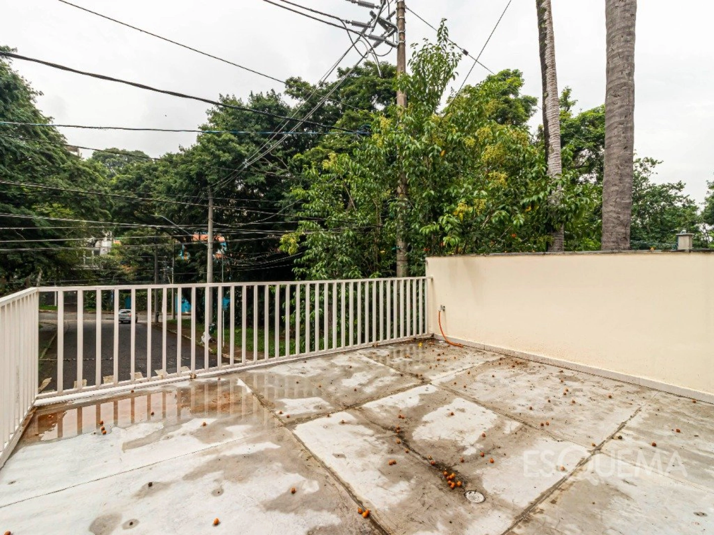 Casa com atmosfera de interior em frente a praça - Imagem 7