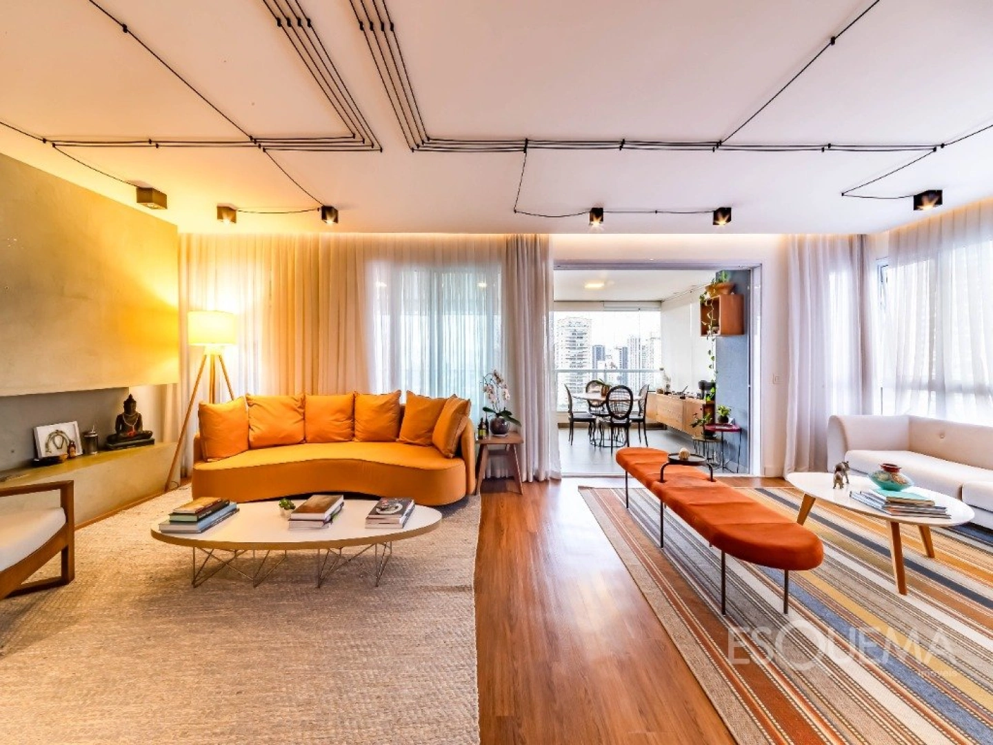 Apartamento mobiliado com duas varandas, marcenaria personalizada e luz natural, no Brooklin - Imagem 2