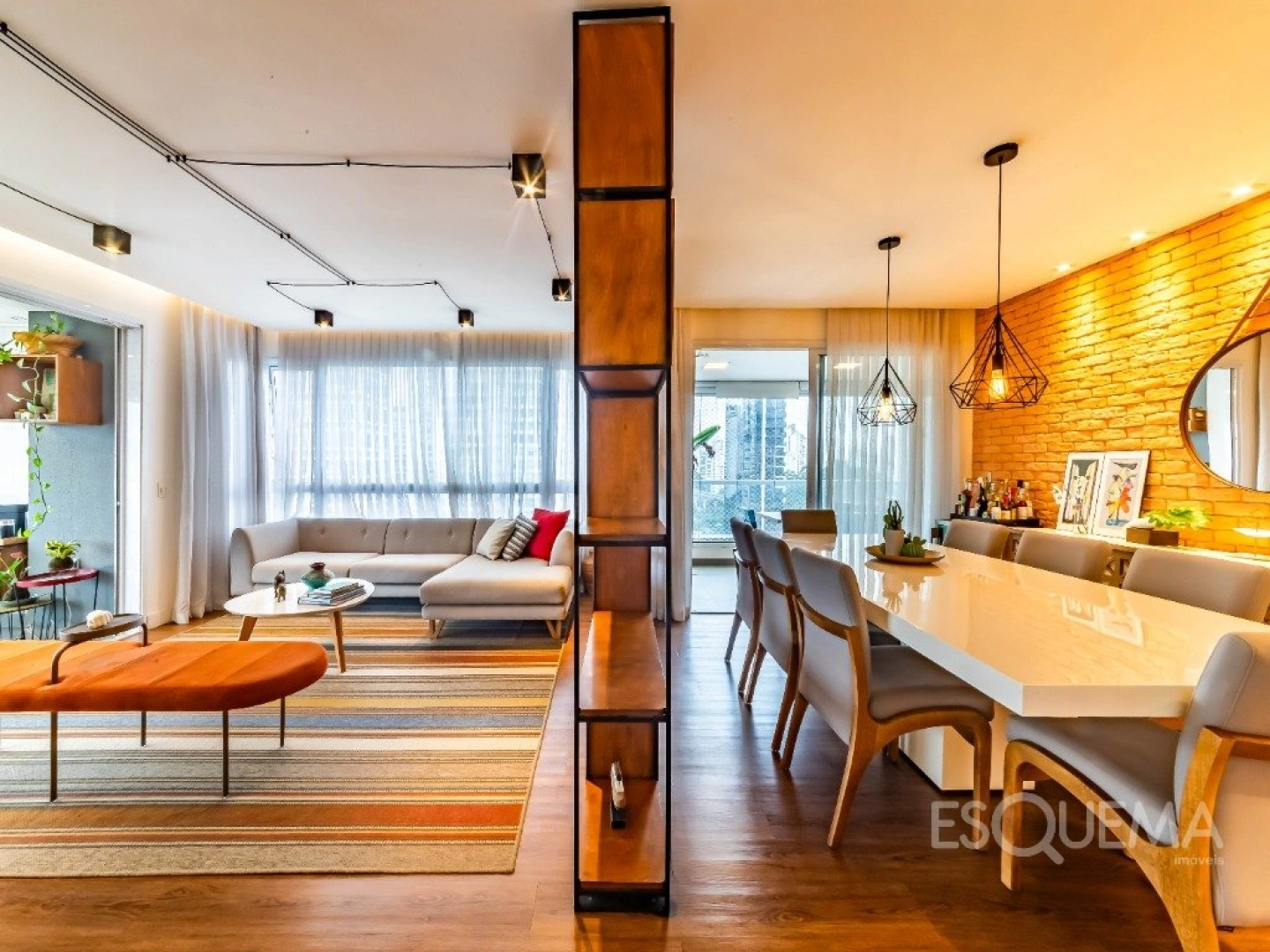 Apartamento mobiliado com duas varandas, marcenaria personalizada e luz natural, no Brooklin - Imagem 4