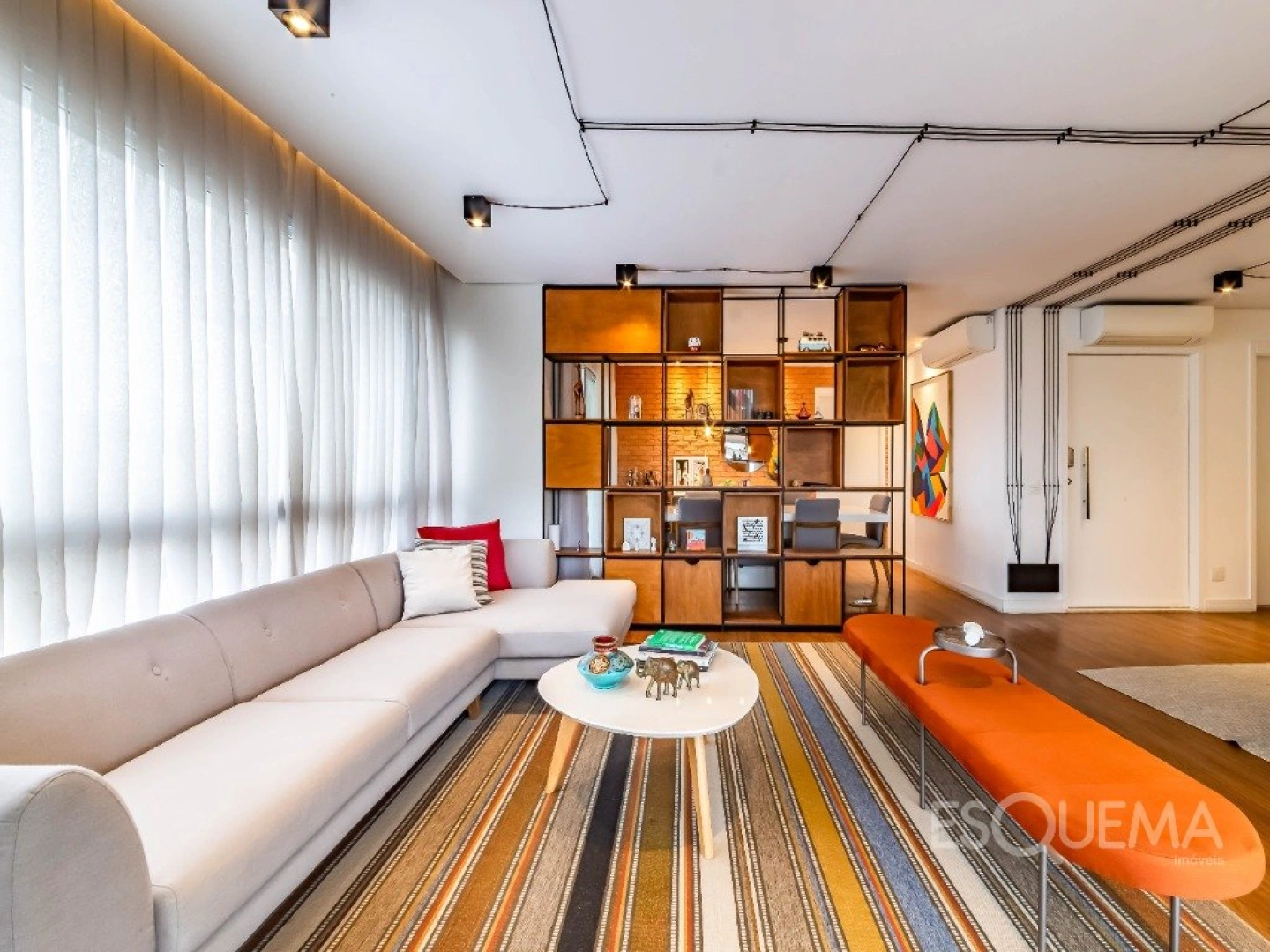 Apartamento mobiliado com duas varandas, marcenaria personalizada e luz natural, no Brooklin - Imagem 5