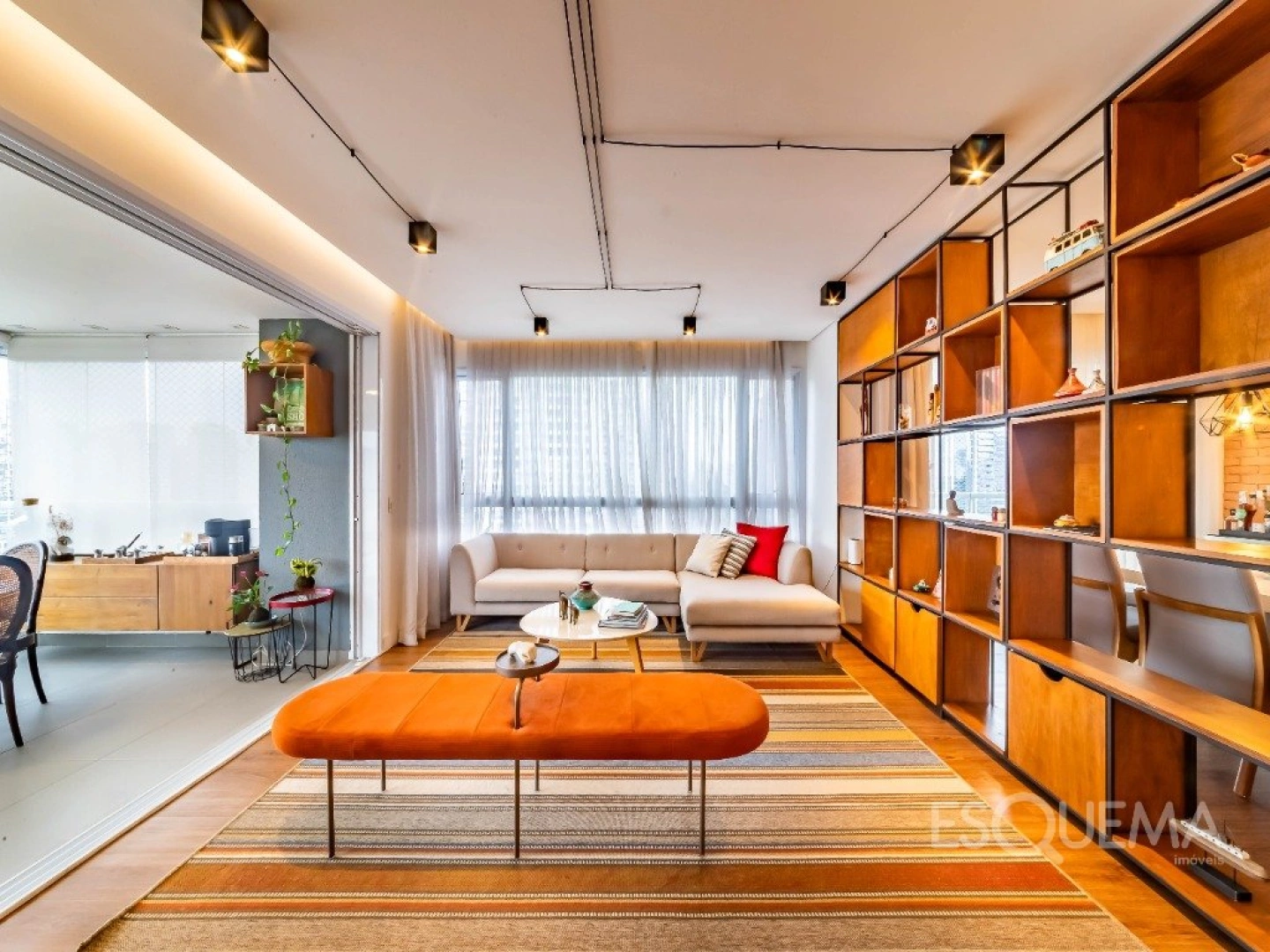 Apartamento mobiliado com duas varandas, marcenaria personalizada e luz natural, no Brooklin - Imagem 6