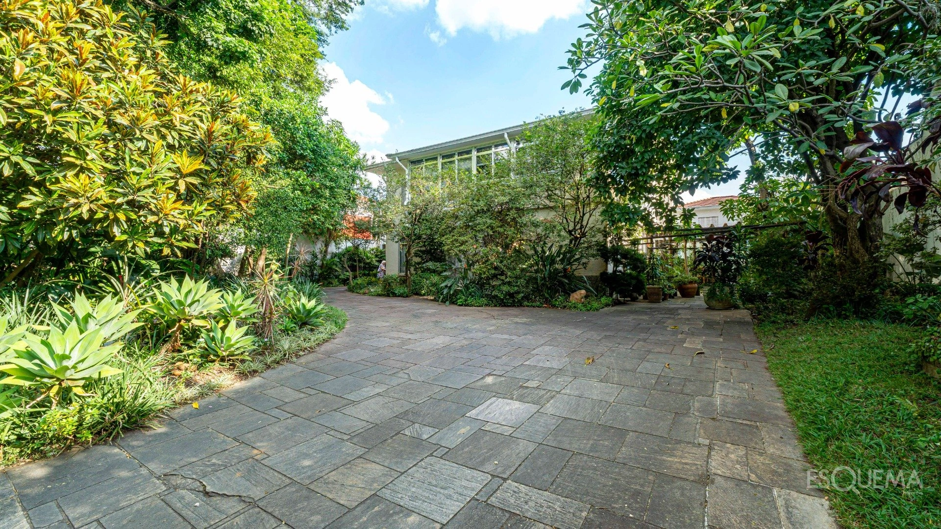 Casa com amplo terreno ao lado do Parque Ibirapuera - Imagem 3