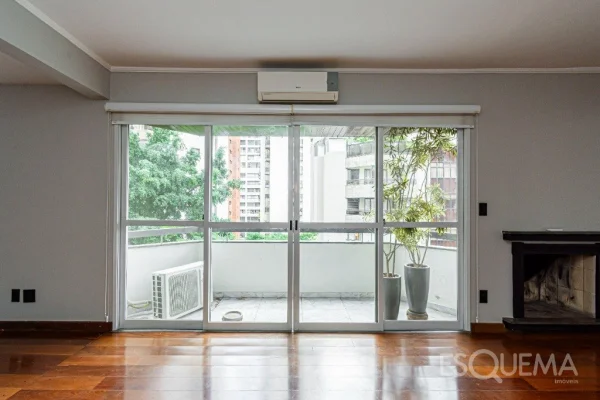 Apartamento com 3 vagas no coração do Itaim Bibi