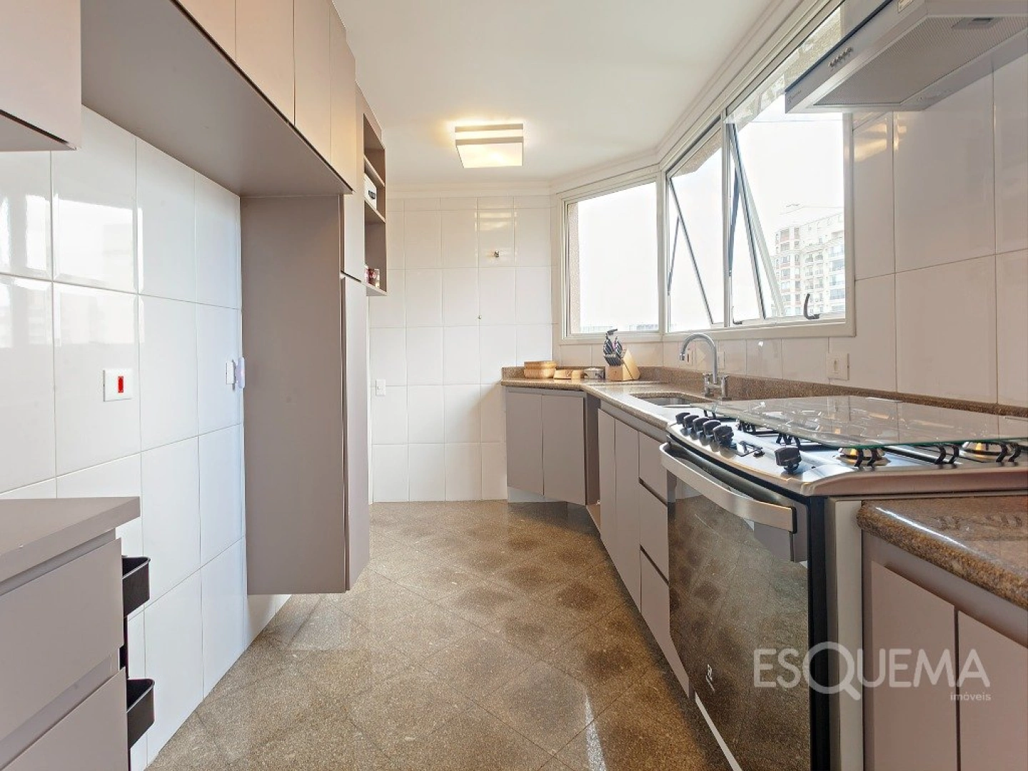 Apartamento reformado em edifício Lindenberg com vista aberta no Panamby - Imagem 10