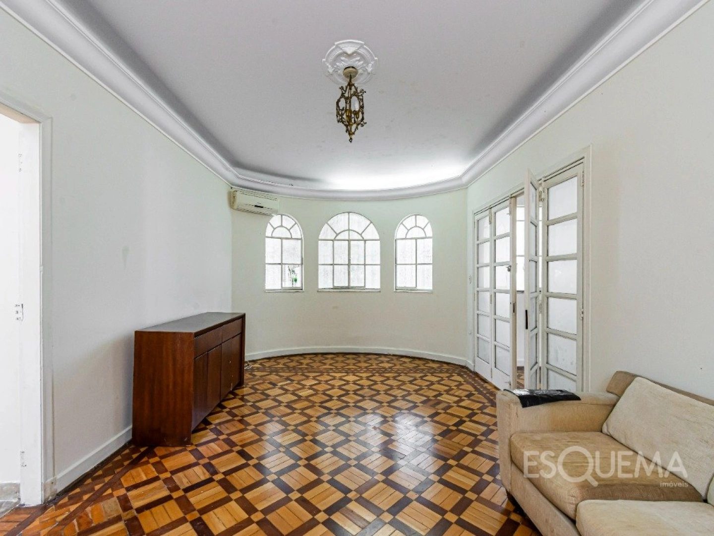 Casa para reforma em ótima localização - Imagem 1