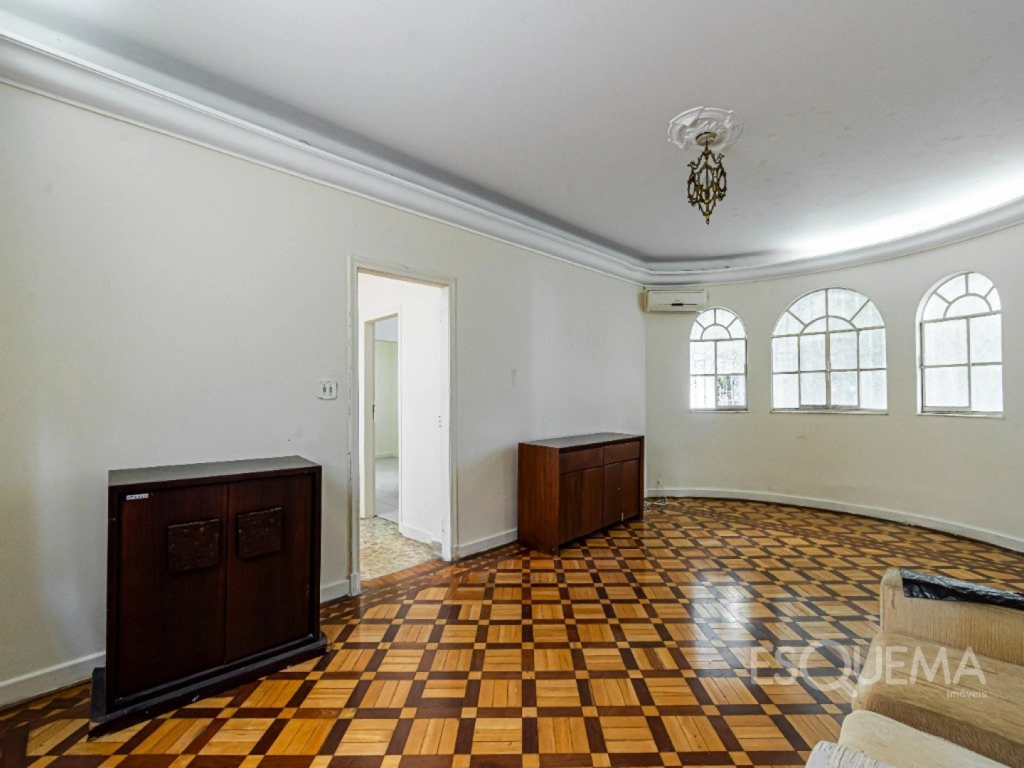 Casa para reforma em ótima localização - Imagem 3