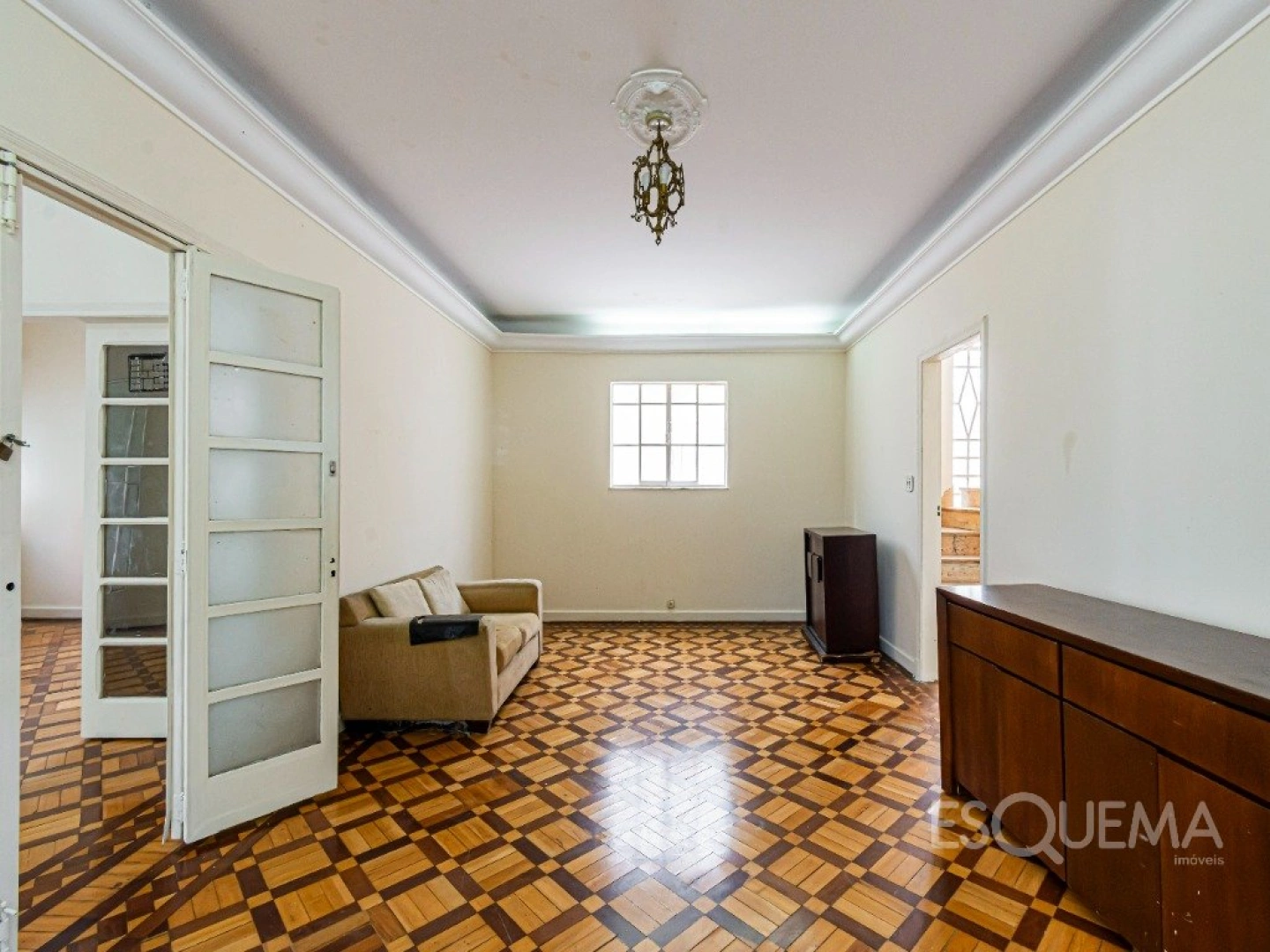 Casa para reforma em ótima localização - Imagem 4