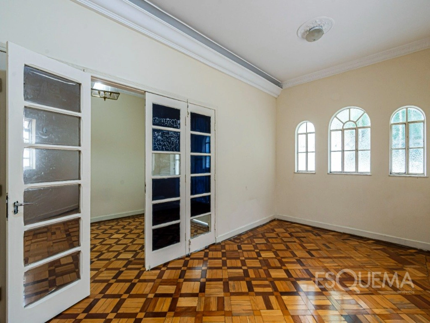 Casa para reforma em ótima localização - Imagem 7