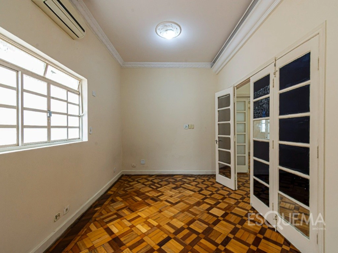 Casa para reforma em ótima localização - Imagem 8