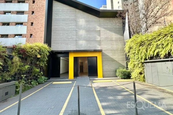 Imóvel comercial reformado em Moema Índios
