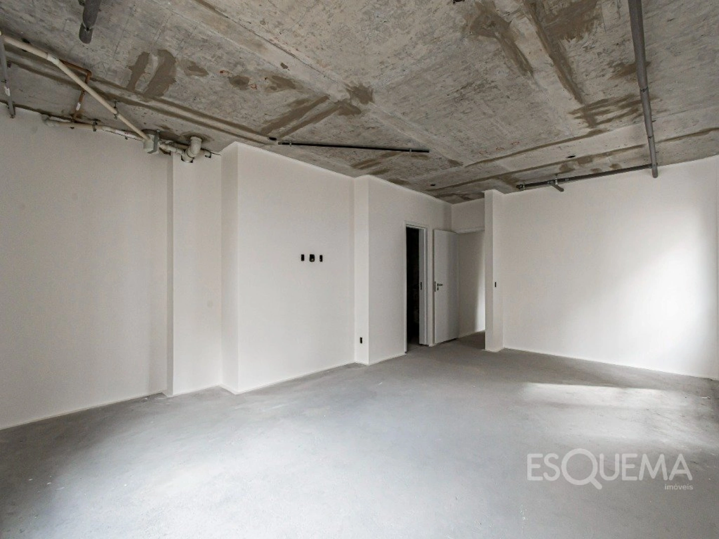 Apartamento duplex em condomínio de luxo, arquitetura minimalista e apenas 8 andares - Imagem 12