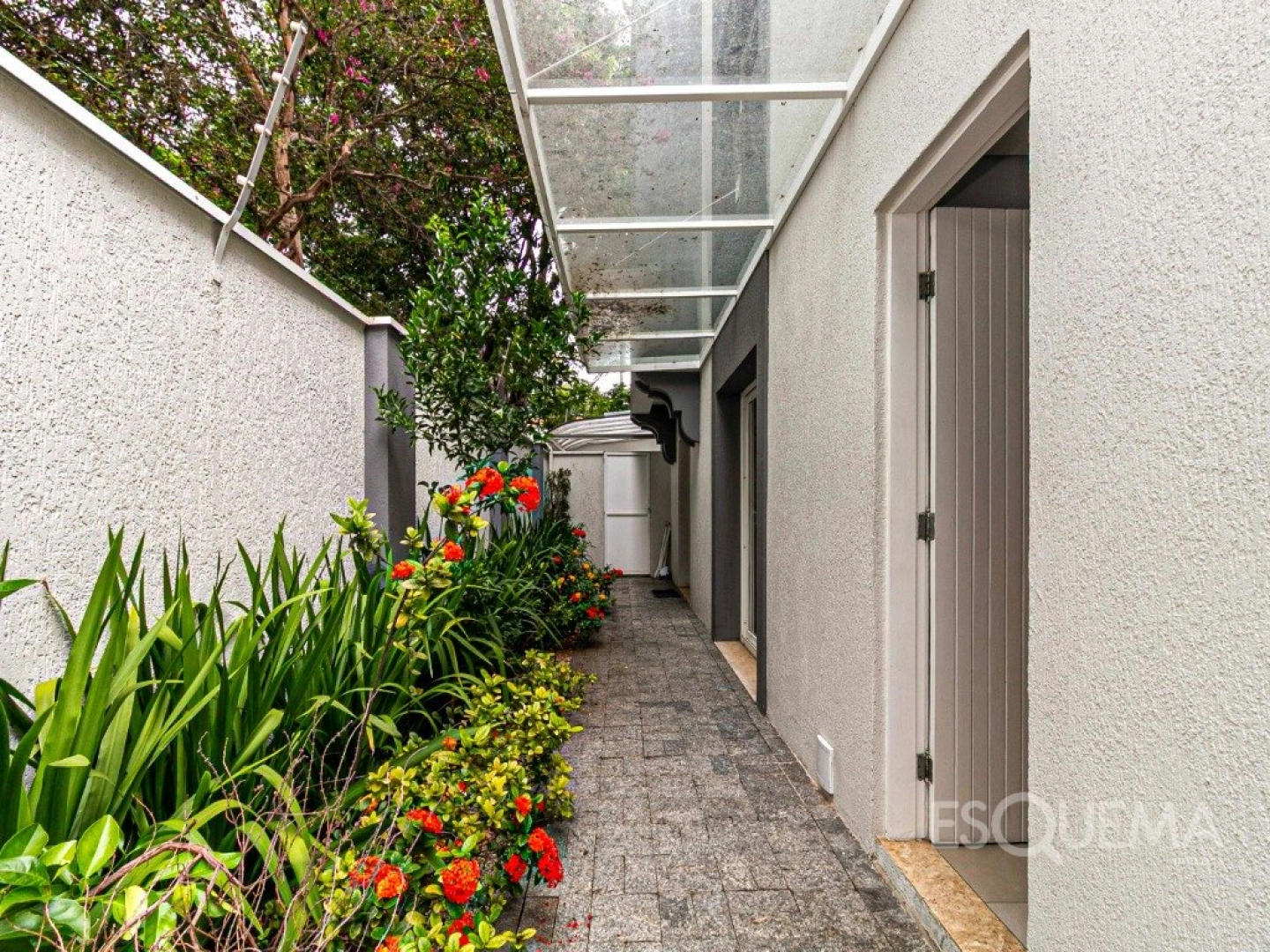 Casa Comercial com arquitetura moderna - Imagem 11