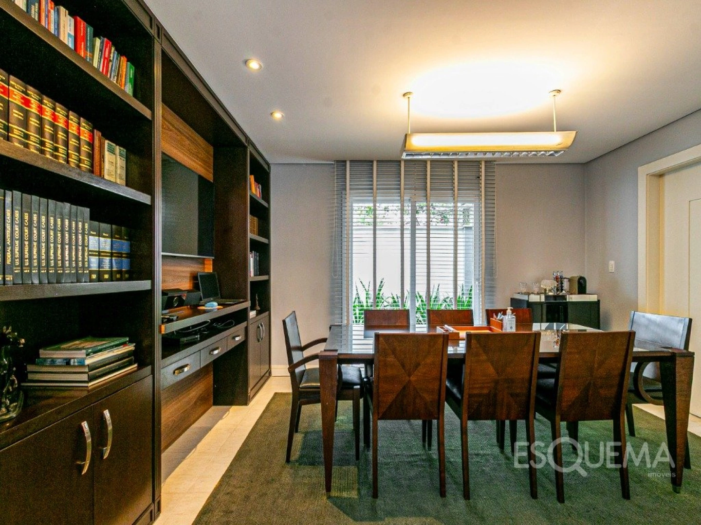 Casa Comercial com arquitetura moderna - Imagem 1