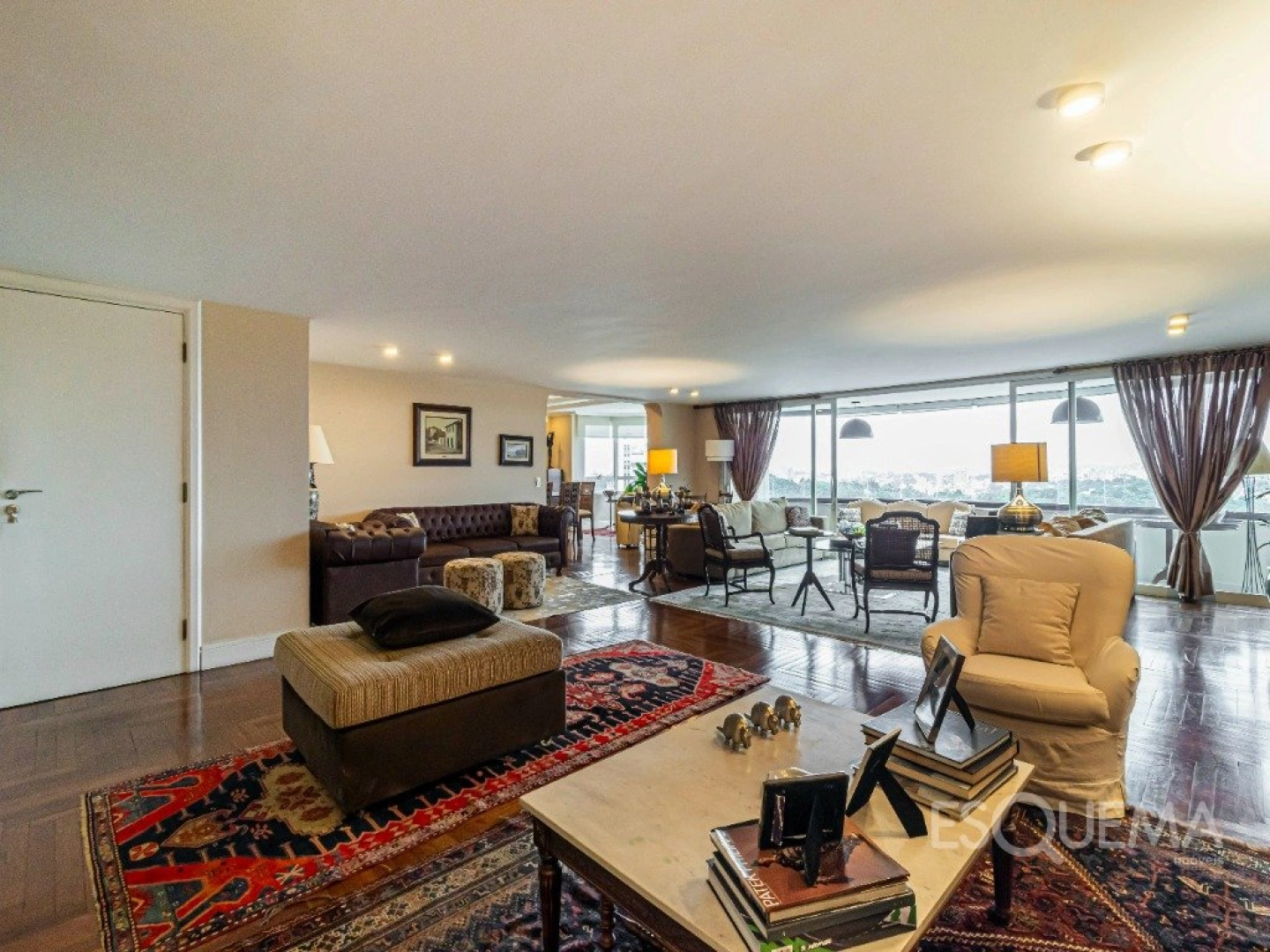 Apartamento com 3 suítes e ampla metragem no Real Parque - Imagem 2