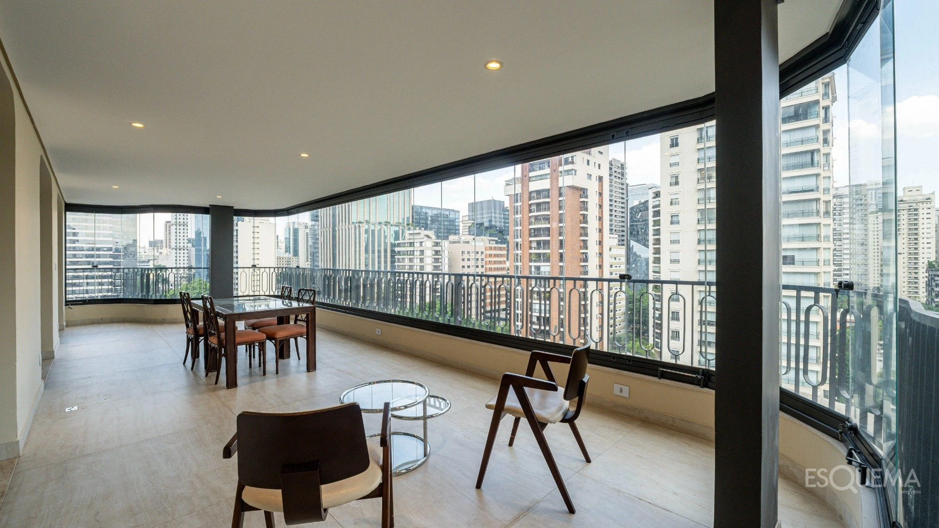 Apartamento com varanda próximo ao Parque do Povo - Imagem 1