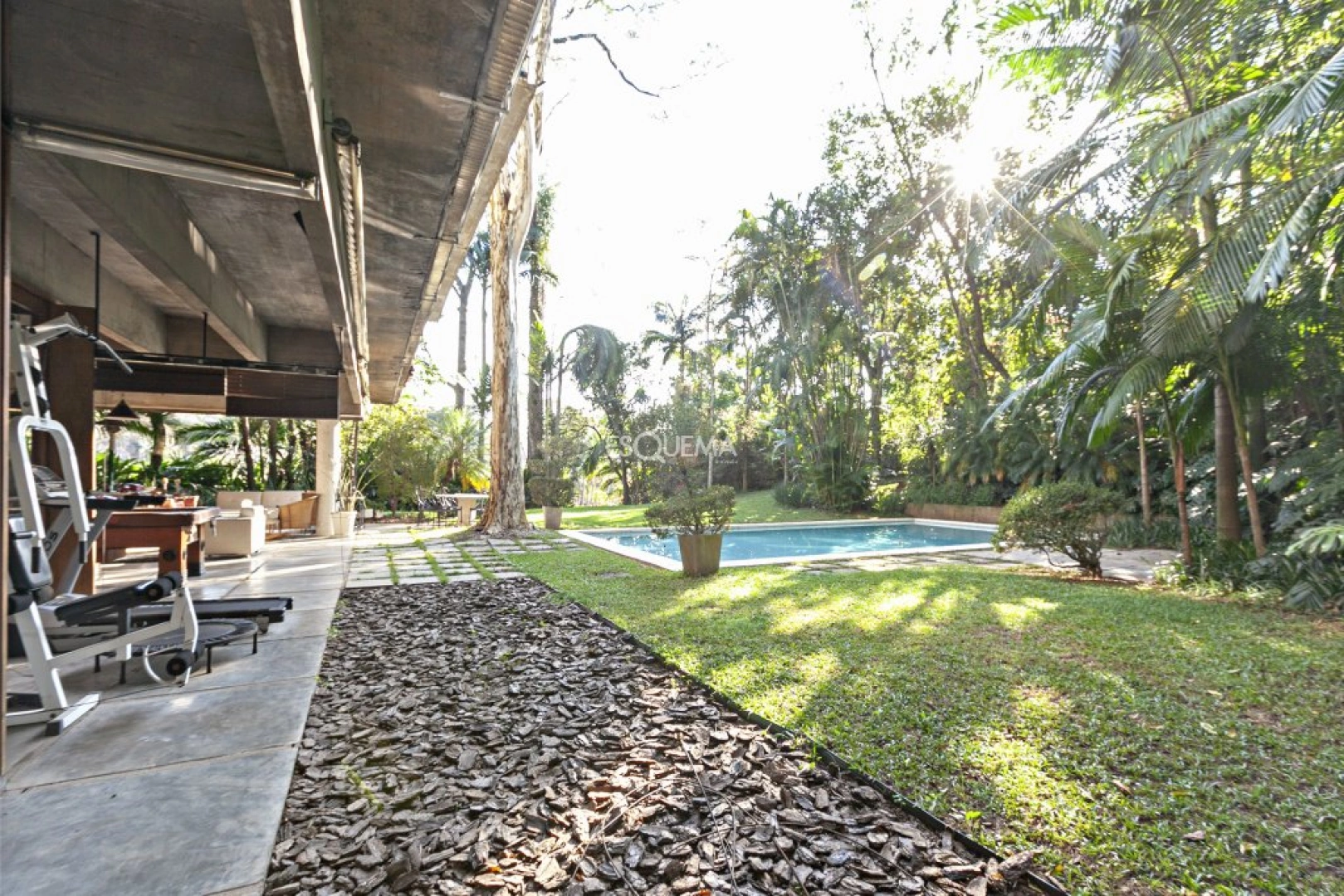 Casa em rua fechada com 2.000 m2 de terreno - Imagem 2