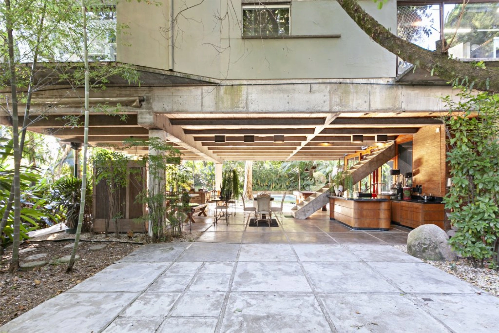 Casa em rua fechada com 2.000 m2 de terreno - Imagem 3
