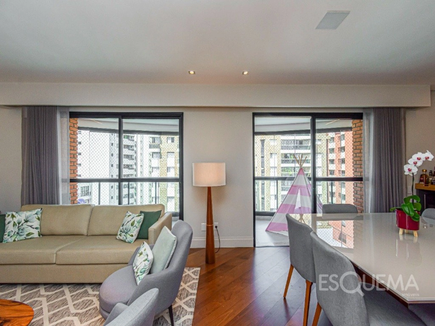 Apartamento com projeto exclusivo e automação completa ao lado da Escola Móbile em Moema - Imagem 1