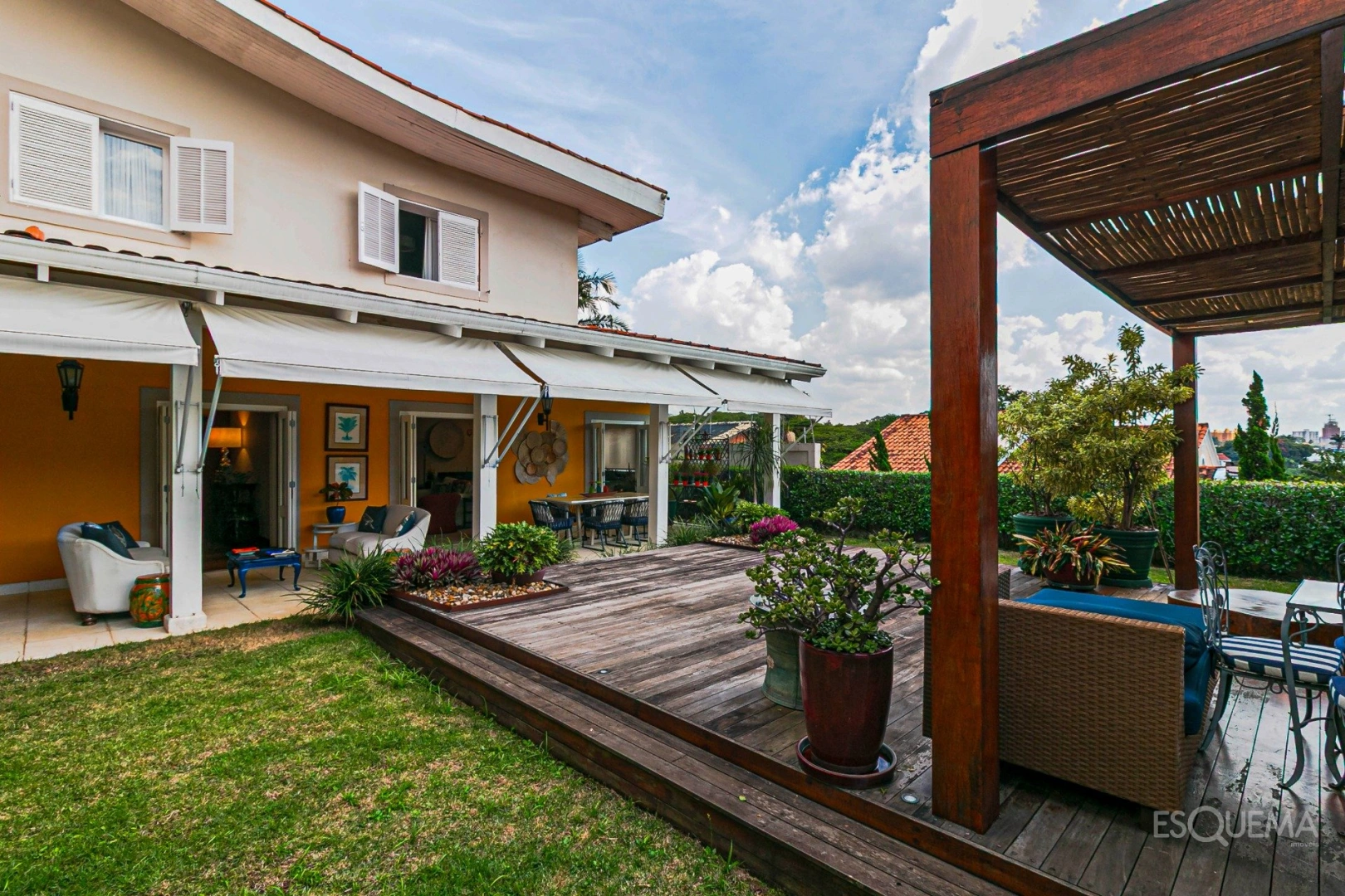 Casa com vista e jardim em rua arborizada - Imagem 3