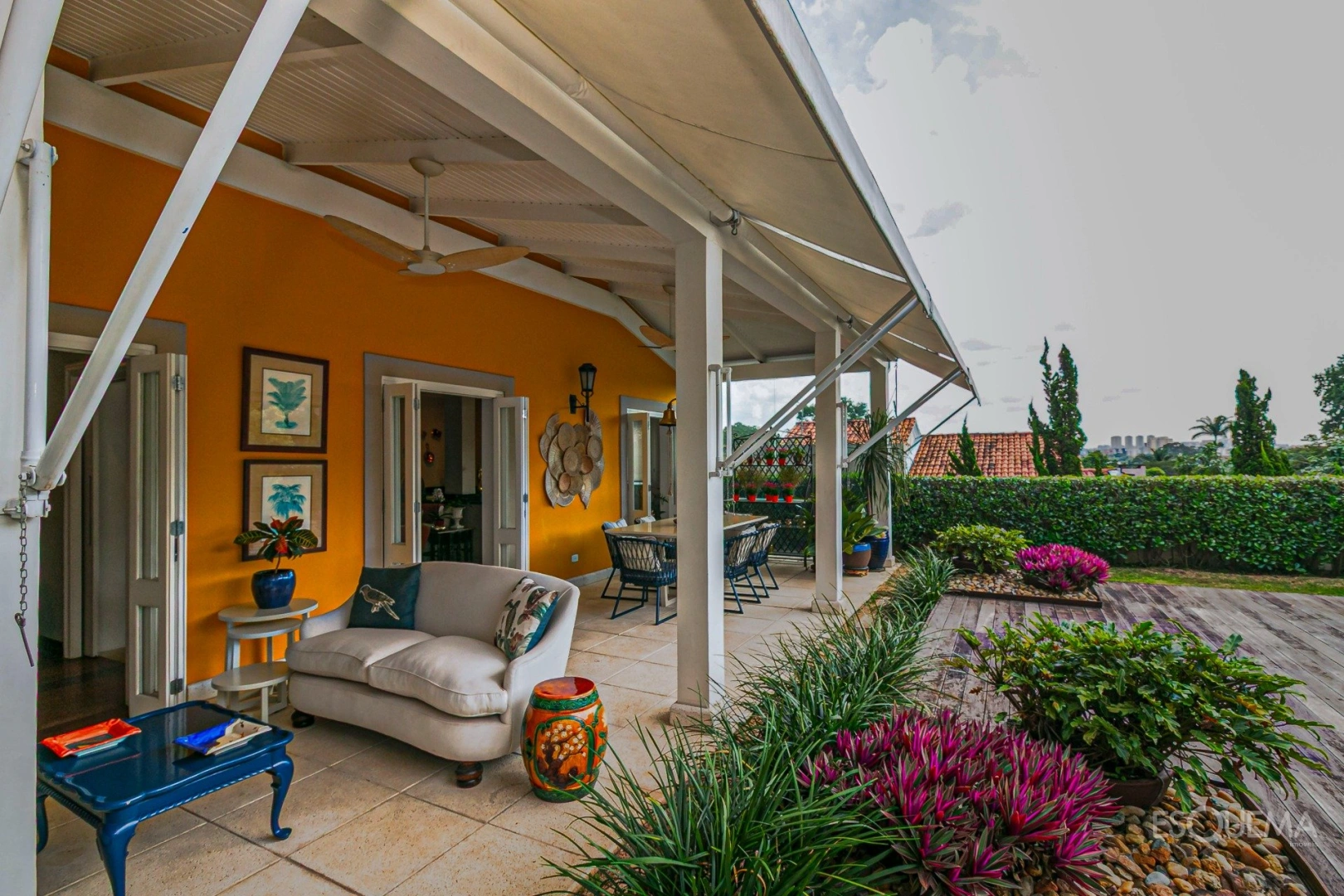 Casa com vista e jardim em rua arborizada - Imagem 4