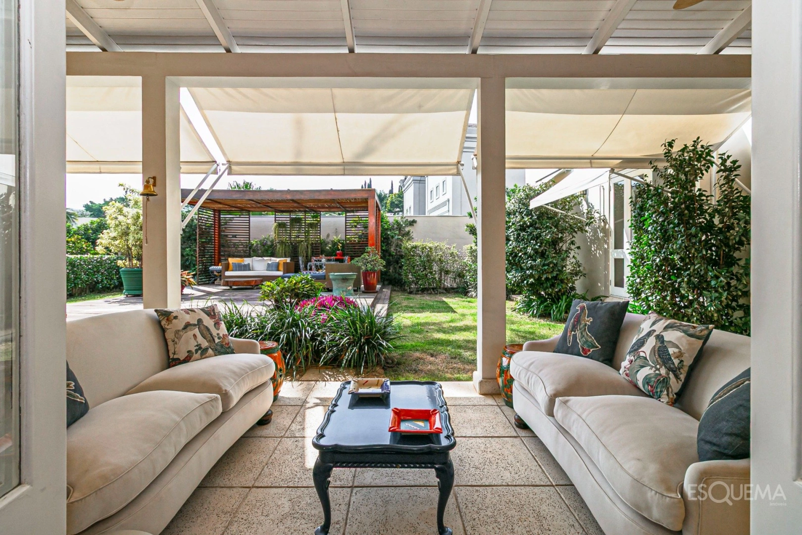 Casa com vista e jardim em rua arborizada - Imagem 5
