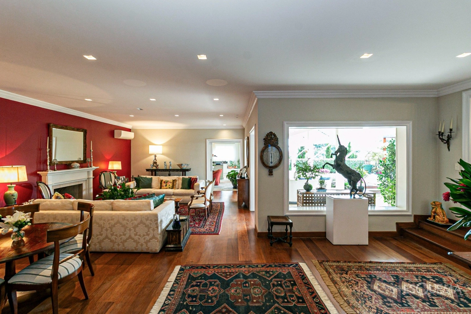 Casa com vista e jardim em rua arborizada - Imagem 8