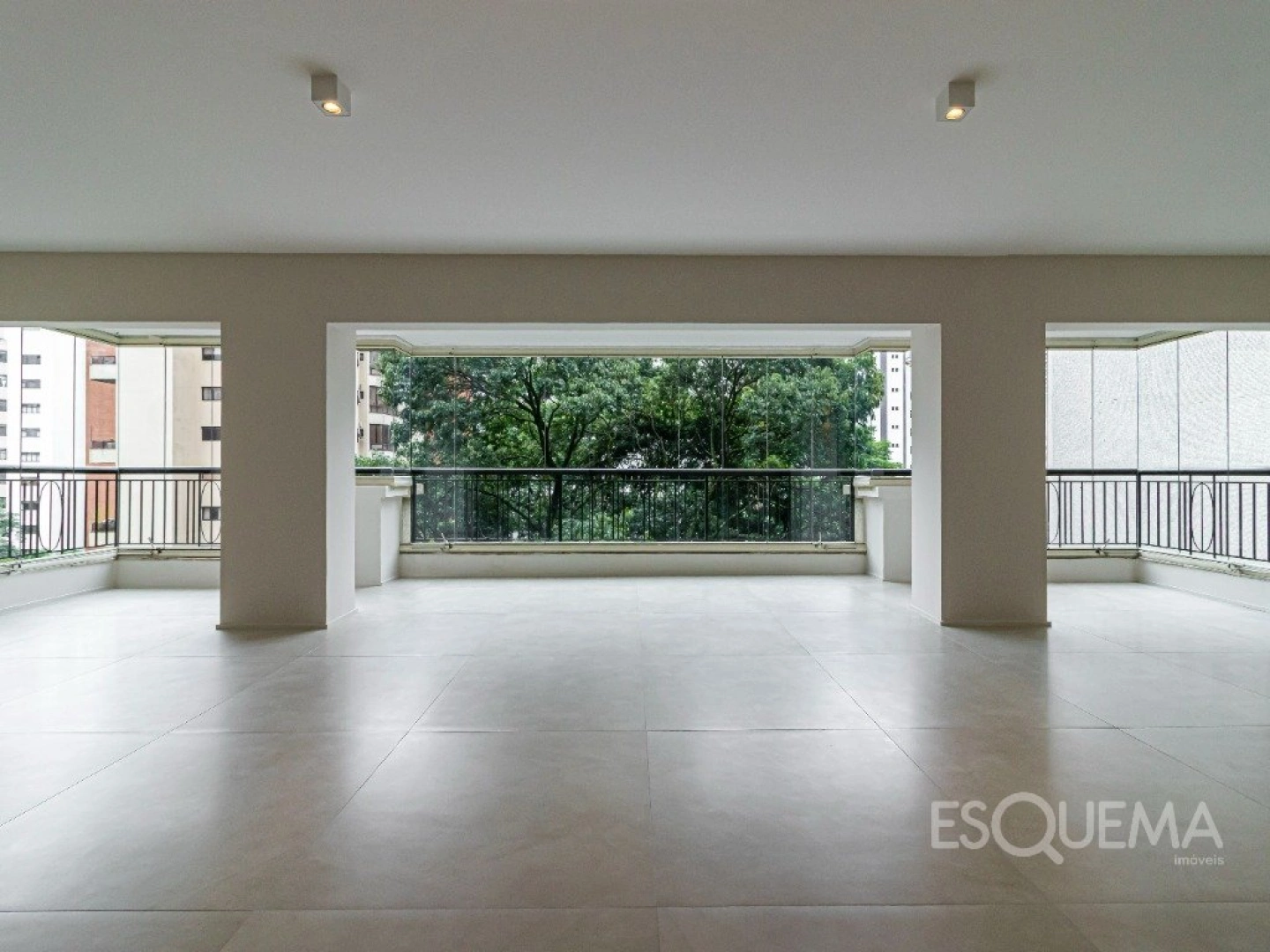 Apartamento reformado com vista para as copas das árvores em Moema Pássaros - Imagem 1