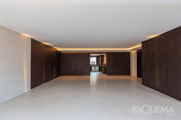 Apartamento reformado a poucos passos do Parque do Povo