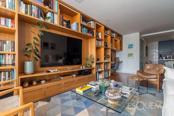 Apartamento recém-reformado, iluminado e com atmosfera clássica atualizada nos Jardins