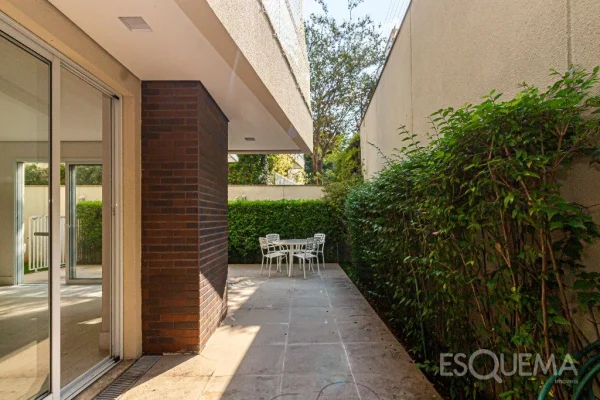 Casa em condomínio com portaria 24 horas