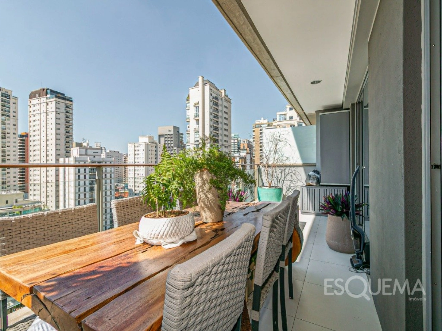 Apartamento mobiliado com varanda e vista aberta na Vila Nova Conceição - Imagem 3