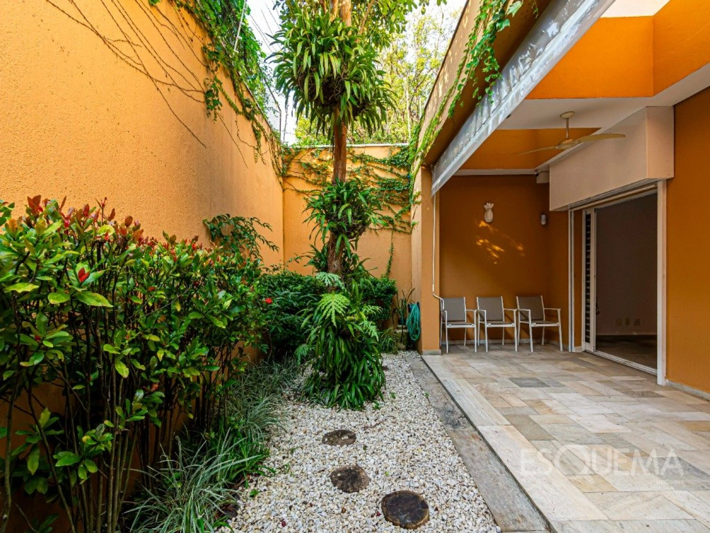 Casa com ambientes integrados próxima à Avenida Faria Lima no Jardim Europa - Imagem 1