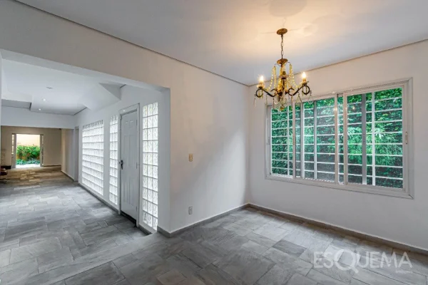 Casa com ambientes integrados próxima à Avenida Faria Lima no Jardim Europa