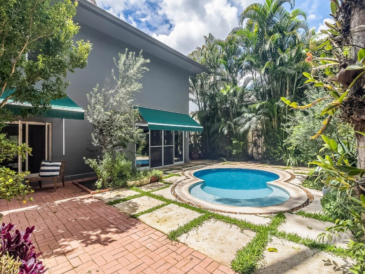 Casa encantadora com muito verde em Alto de Pinheiros - Imagem 8