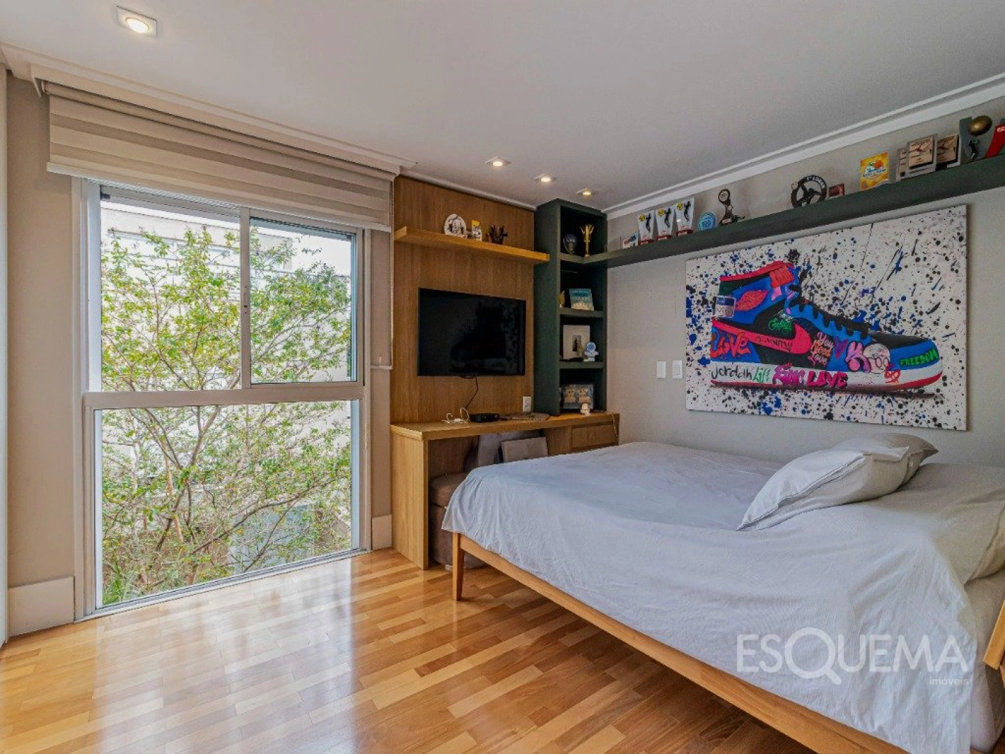 Casa em condomínio, em rua tranquila e arborizada - Imagem 11