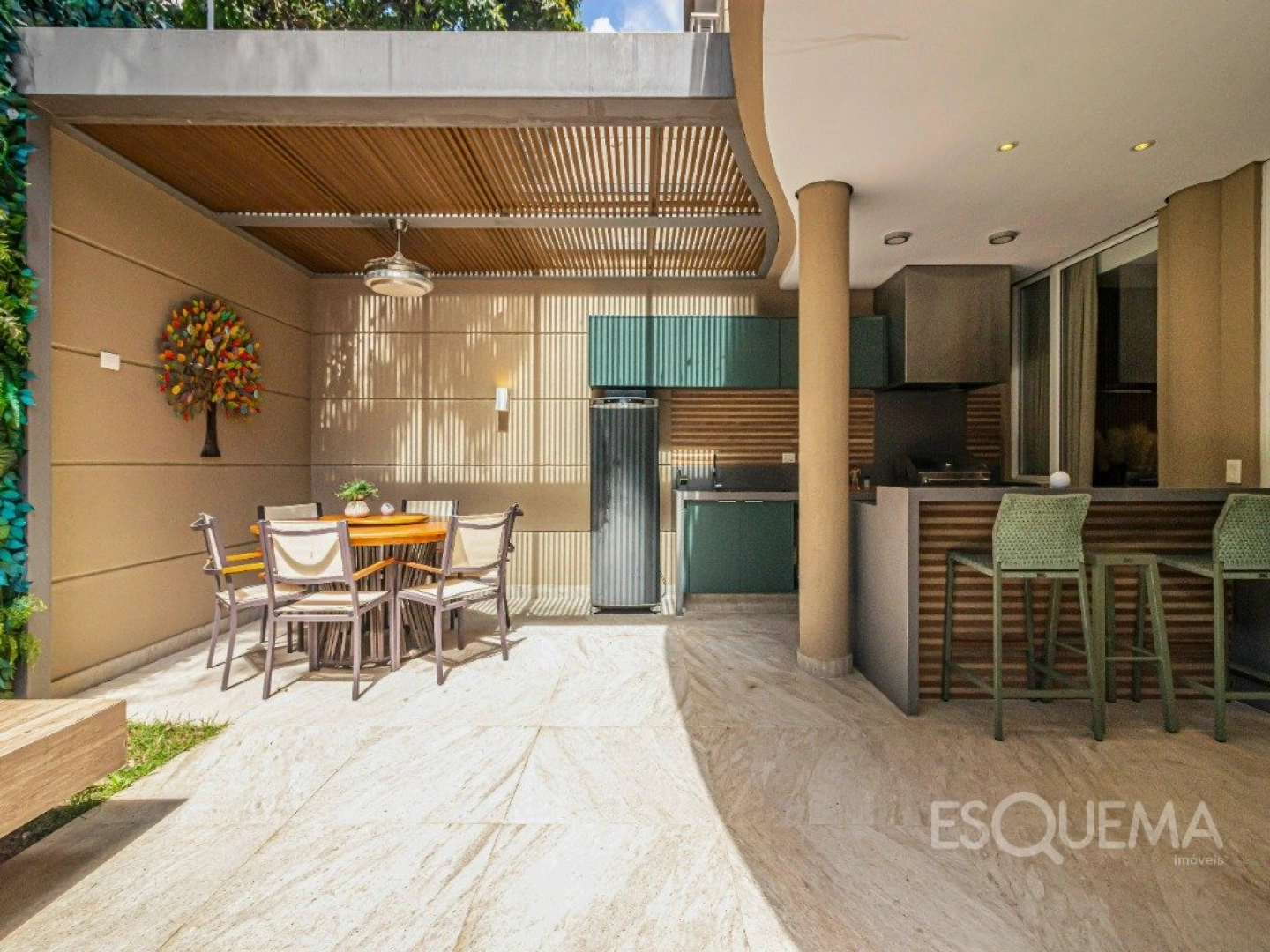 Casa em condomínio, em rua tranquila e arborizada - Imagem 4