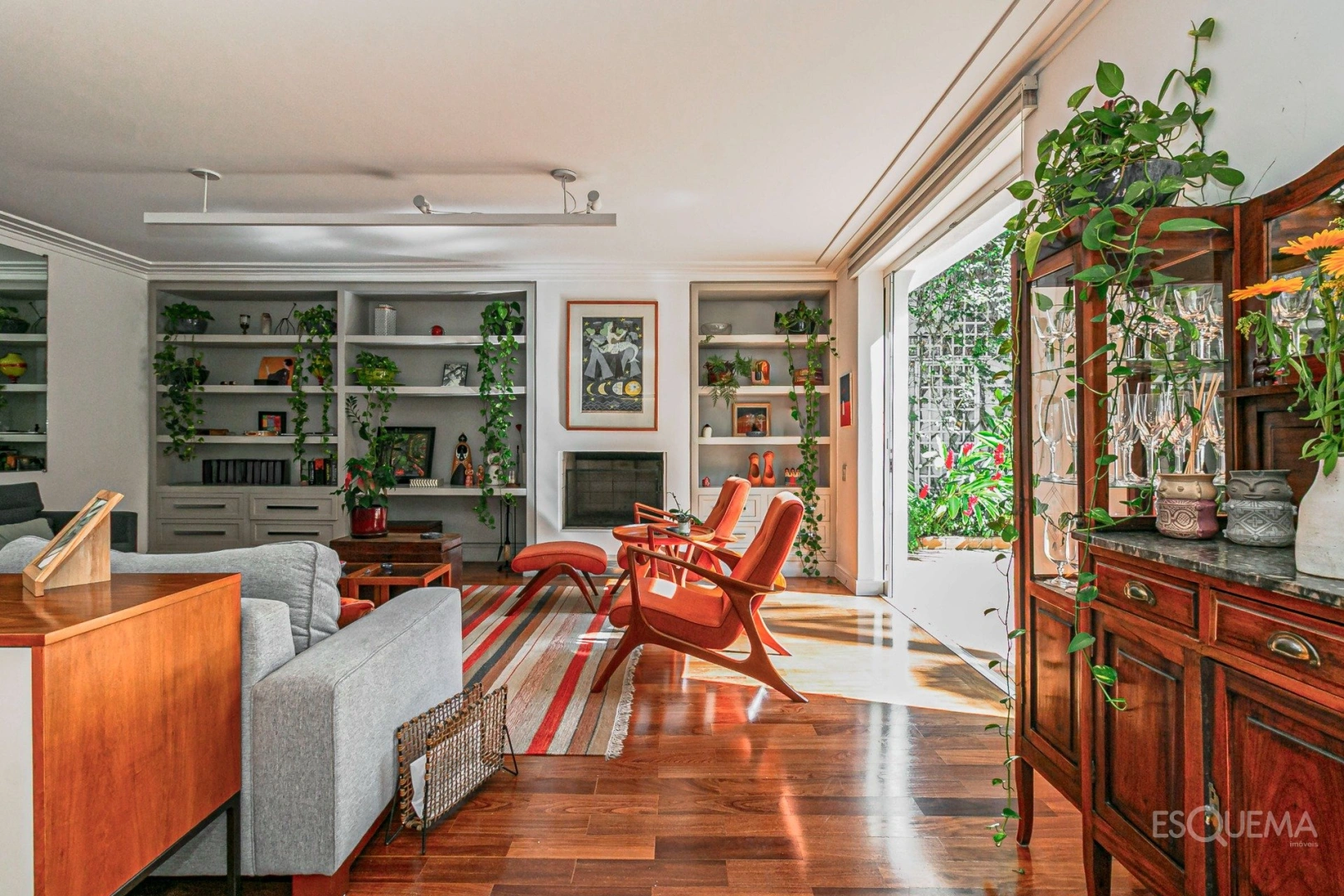 Casa rodeada de verde em rua tranquila do bairro - Imagem 2