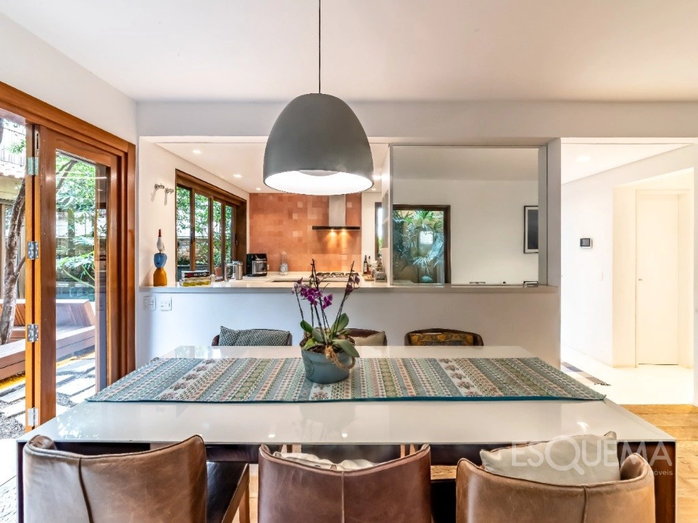 Casa de vila reformada com jardim e solarium em rua tranquila - Imagem 14
