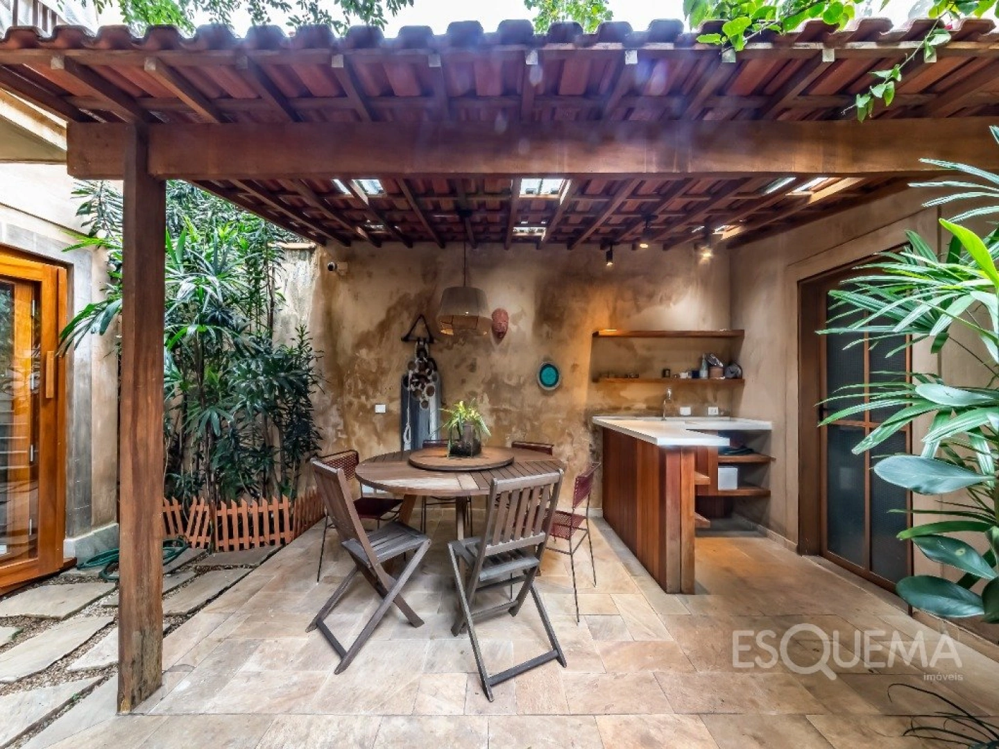 Casa de vila reformada com jardim e solarium em rua tranquila - Imagem 6