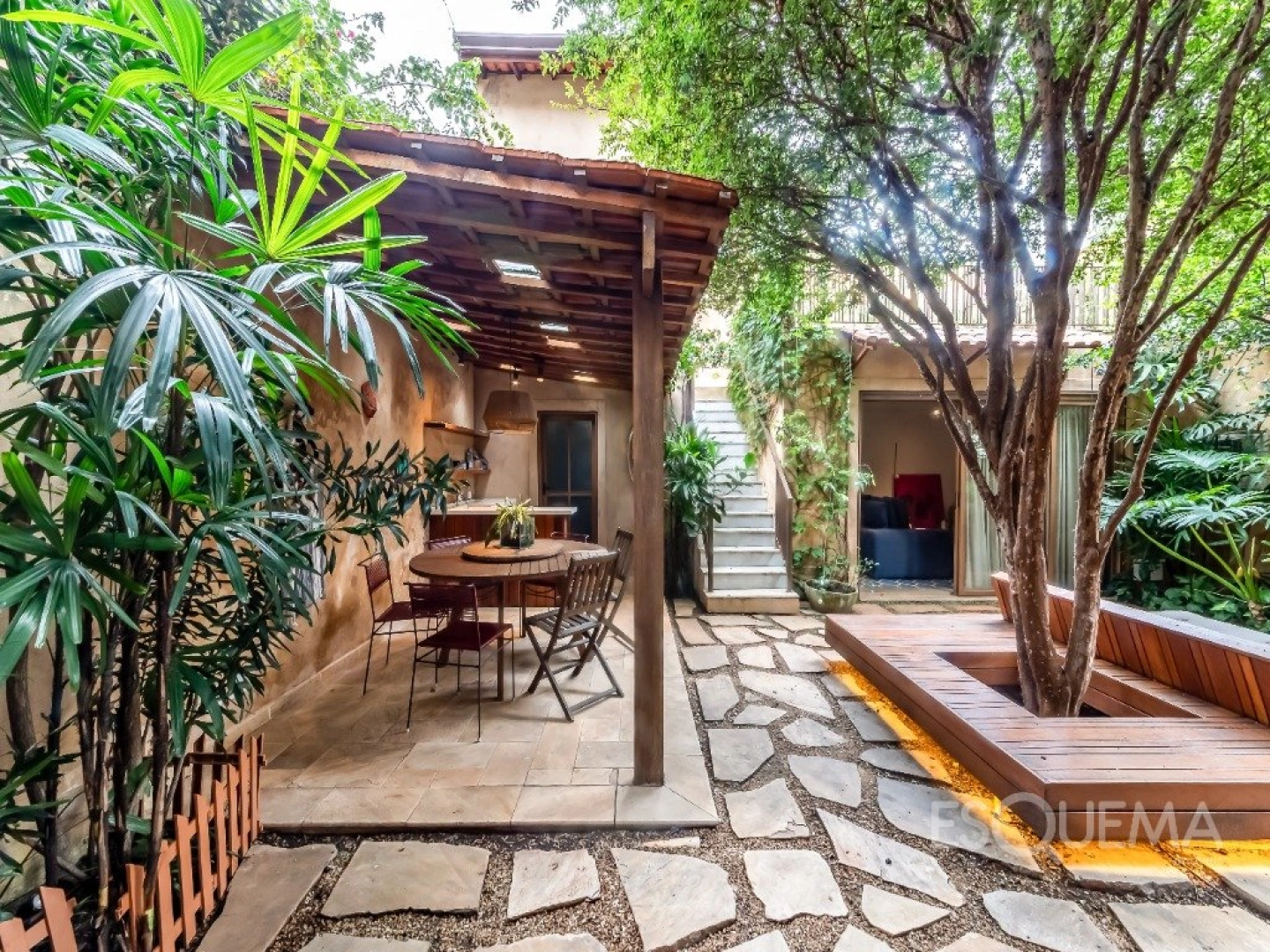 Casa de vila reformada com jardim e solarium em rua tranquila - Imagem 7