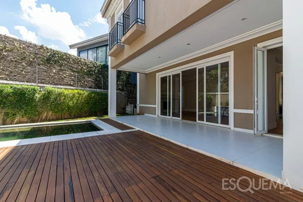 Casa em estilo clássico no Jardim Guedala