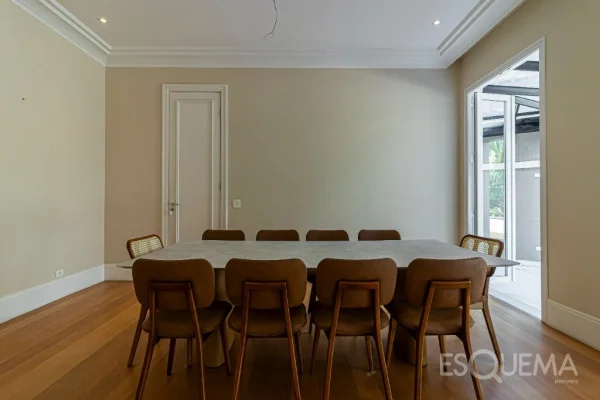 Casa em estilo clássico no Jardim Guedala
