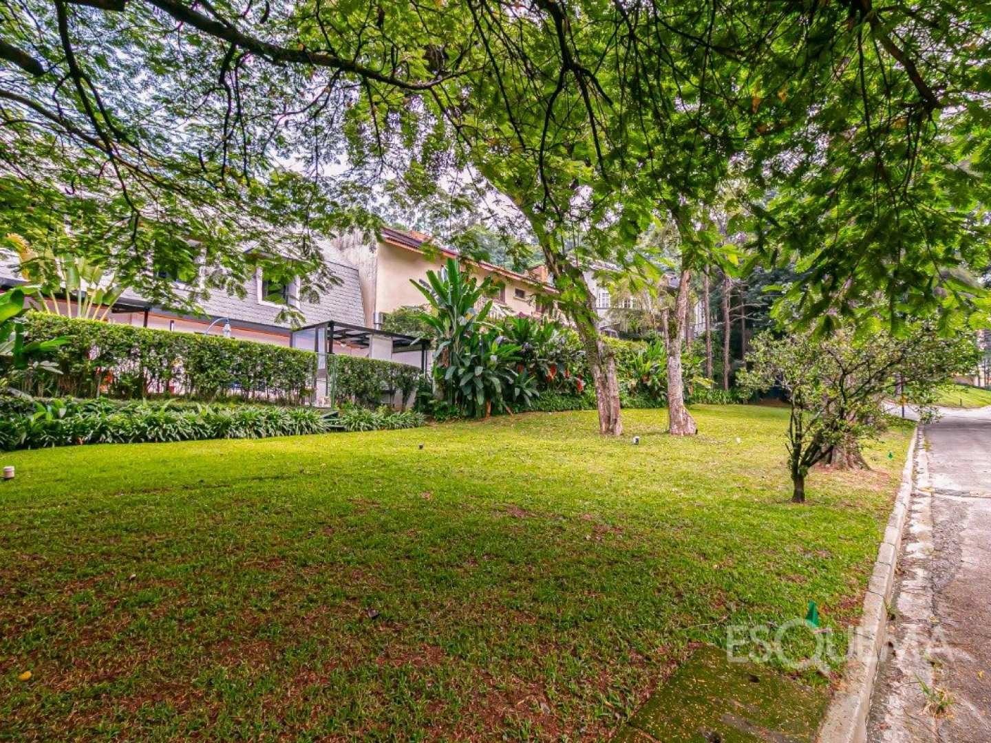 Casa em estilo europeu em rua fechada na Cidade Jardim - Imagem 15