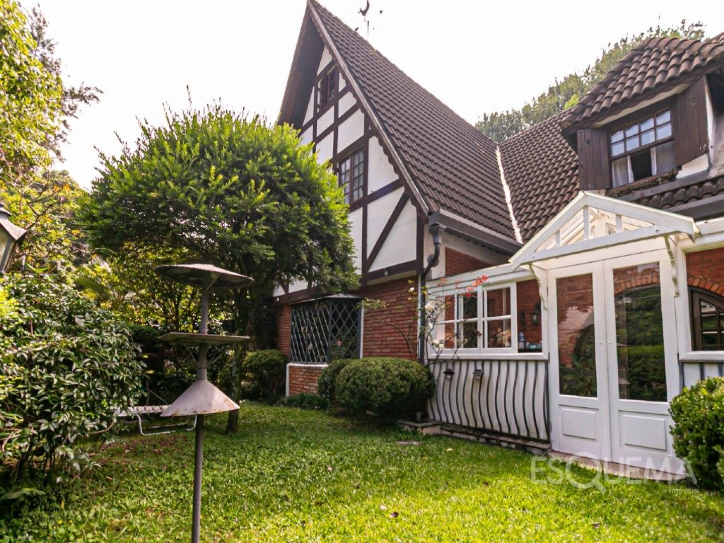 Casa em estilo europeu em rua fechada na Cidade Jardim - Imagem 1