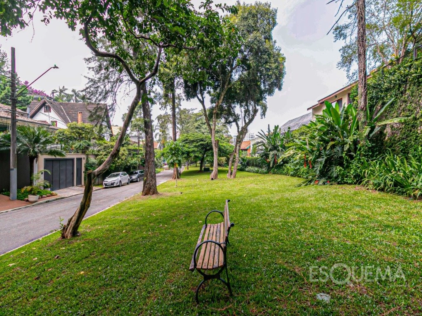 Casa em estilo europeu em rua fechada na Cidade Jardim - Imagem 2