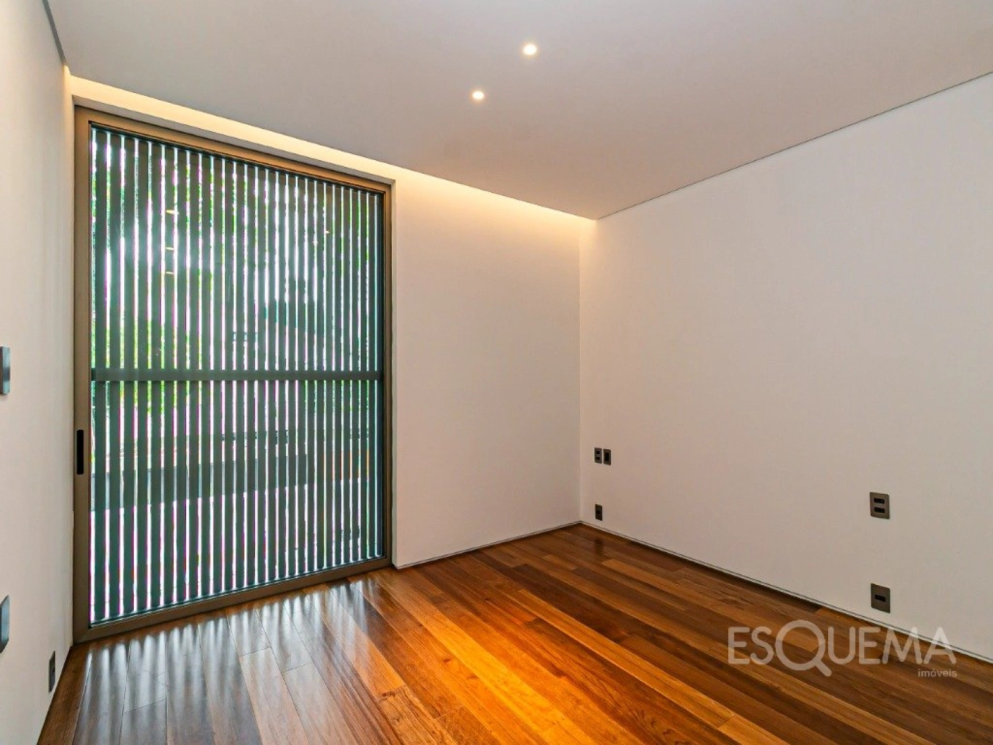Casa nova com projeto contemporâneo em rua valorizada no Jardim Paulistano - Imagem 11